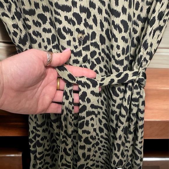 Everly Green Leopard Print MIDI Dress | Belted Button Up |Size Large - Picture 4 of 8